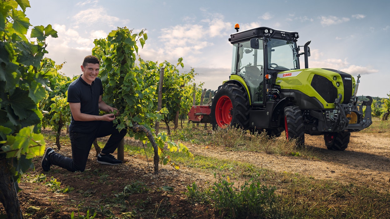 Claas on valmistuttanut penikokoiset traktort jo pitkään Carrarolla. Vuonna 2021 esiteltiin Claas Nexosin uusin mallisukupolvi.