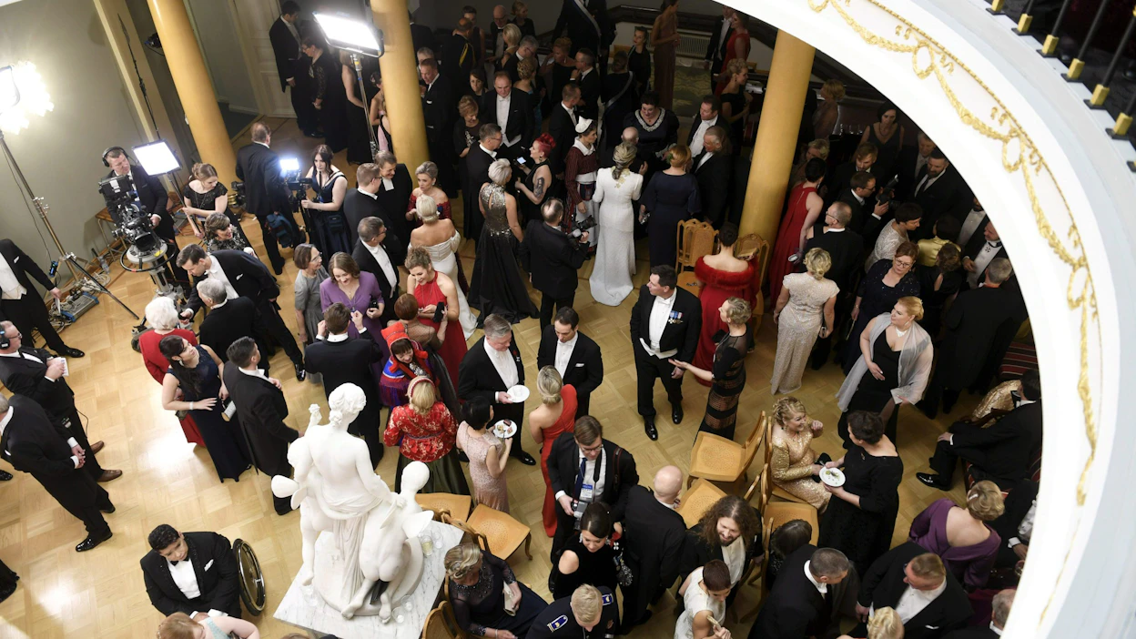 Vastaanoton vierasmäärä on noin kolmanneksen pienempi kuin aiempina vuosina. Kuva vuoden 2019 Linnan juhlista Presidentinlinnassa.