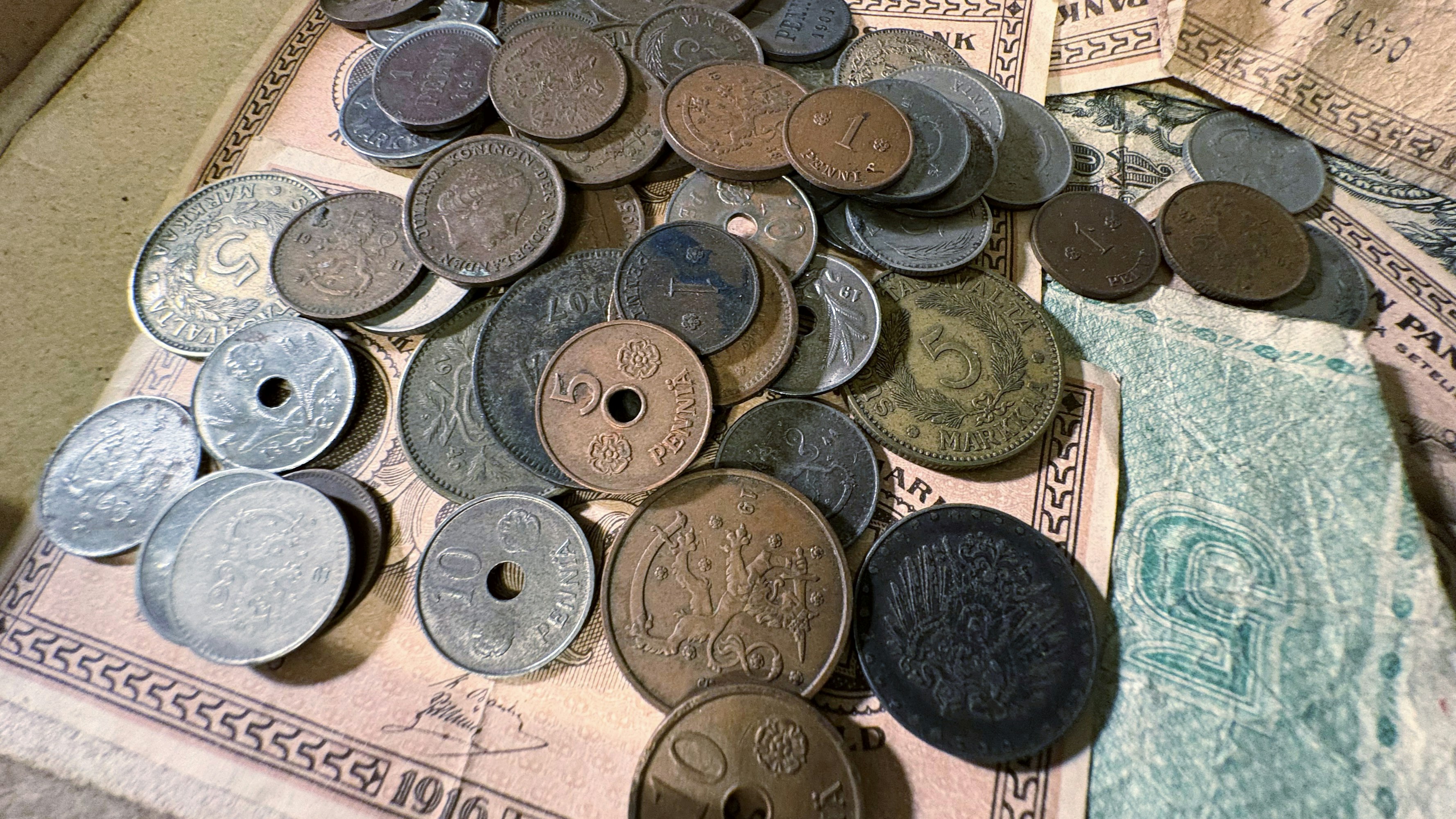 Suomessa olivat käytössä markat ja pennit jo Venäjän vallan aikana.