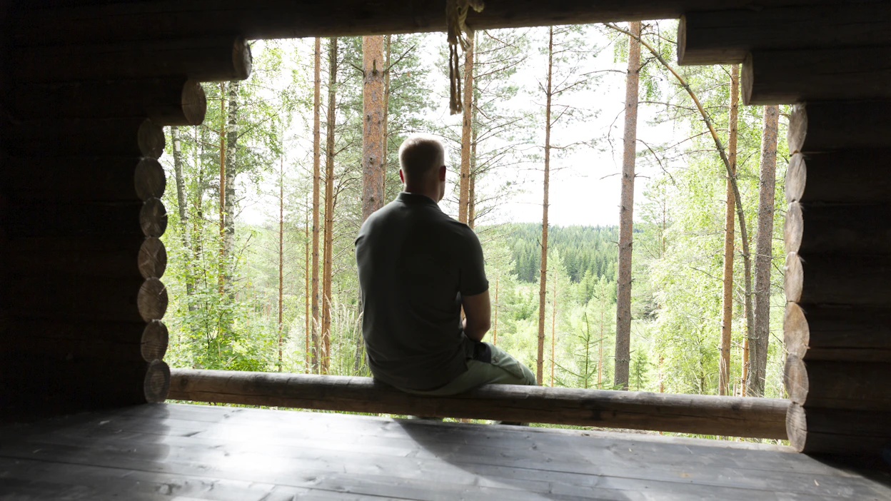 Luonnossa vietetyllä ajalla on vahvempi yhteys positiiviseen mielenterveyteen kuin pelkällä liikunnan määrällä.