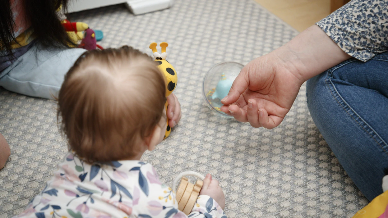 Lisää lapsia toivovien vanhempien osuus, 44 prosenttia, on laskenut viisi prosenttiyksikköä edellisestä THL:n vastaavasta tutkimuksesta. LEHTIKUVA / Kalle Parkkinen.