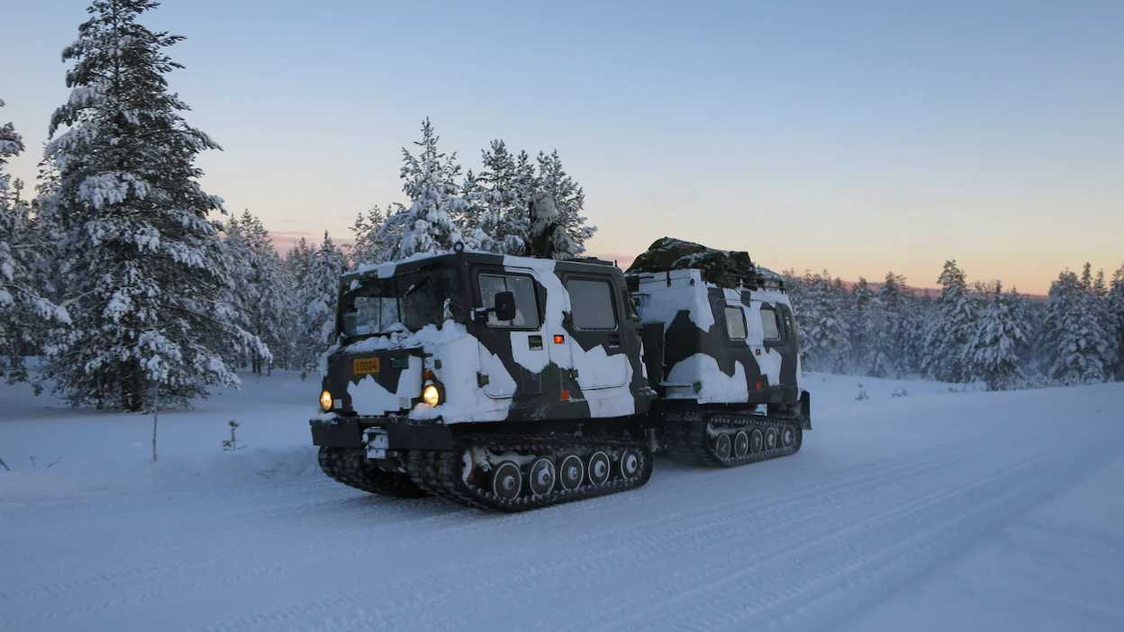 Kaatunut telakuorma-auto oli ruotsalaisvalmisteinen Bandvagn 206. LEHTIKUVA/handout/PUOLUSTUSVOIMAT.