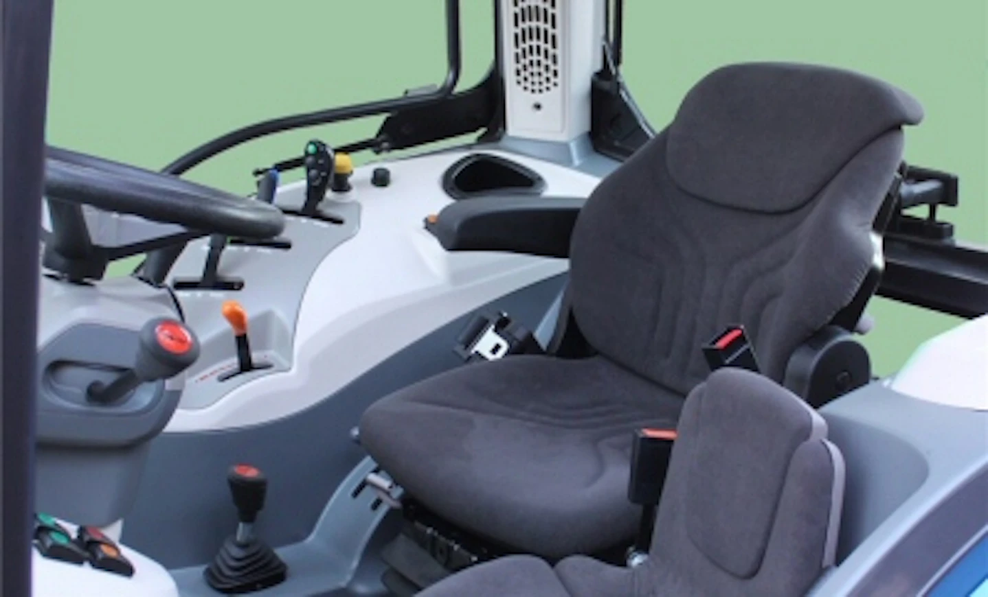 15Landini4ohjaamo