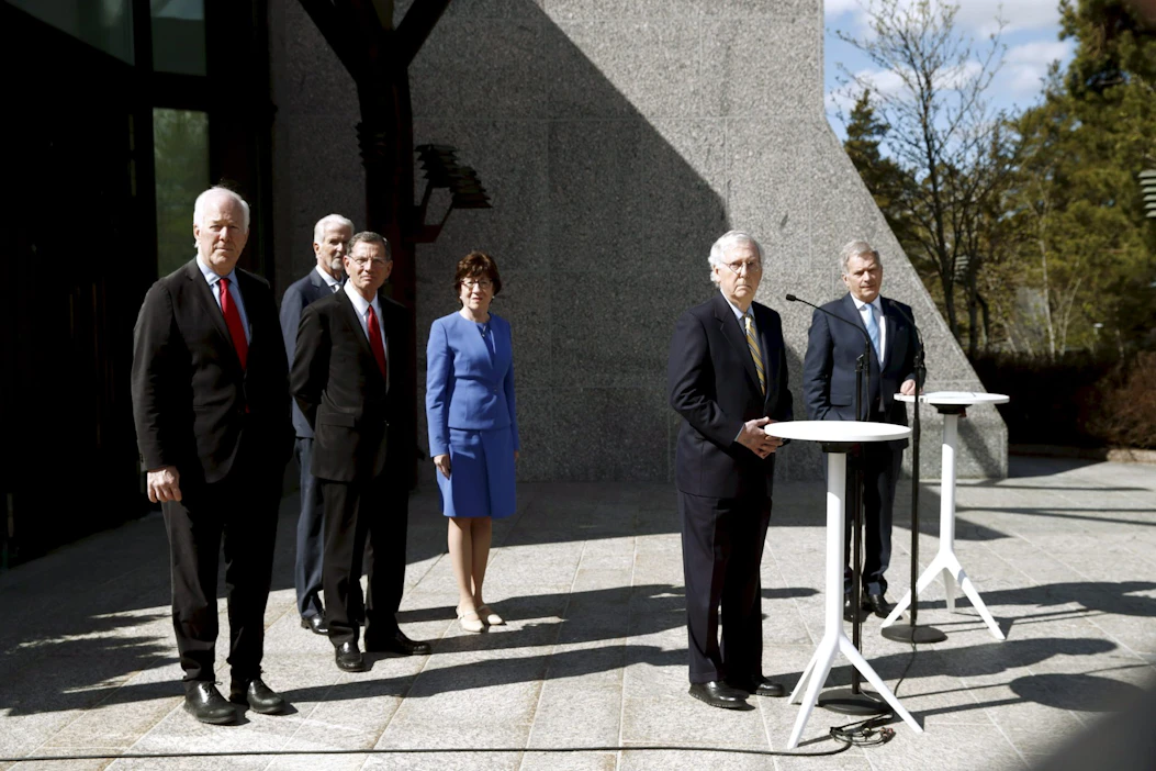 Suomessa vieraileva senaatin republikaanijohtaja Mitch McConnell sekä republikaanisenaattorit John Barrasso, Susan Collins ja John Cornyn ovat tänään tavanneet Suomessa muun muassa presidentti Sauli Niinistön. LEHTIKUVA / RONI REKOMAA.