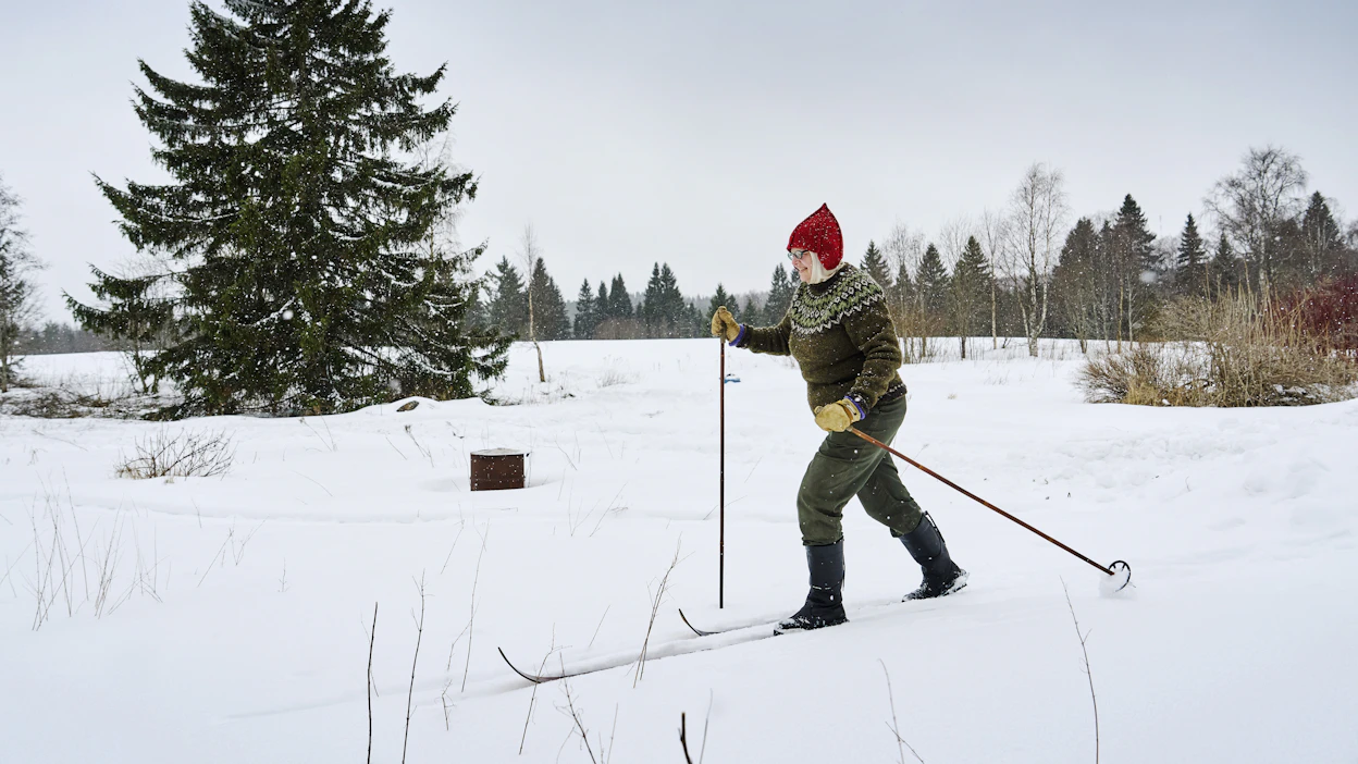 Lapinlahtelaisen Mervi Eskelisen pihapiirin taustalla näkyvään metsään suunnitellaan tuulivoimapuistoa.