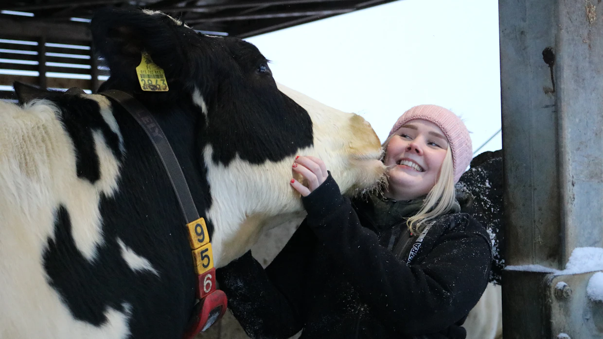 Positiivinen luonne on Miia Salmulle syntymälahja. ”Hyvän mielen siemeniä tulisi kylvää myös maatalousalalle. Välillä oikein harmittaa, kun maataloudestakaan ei löydetä muuta kuin ikäviä aiheita.”