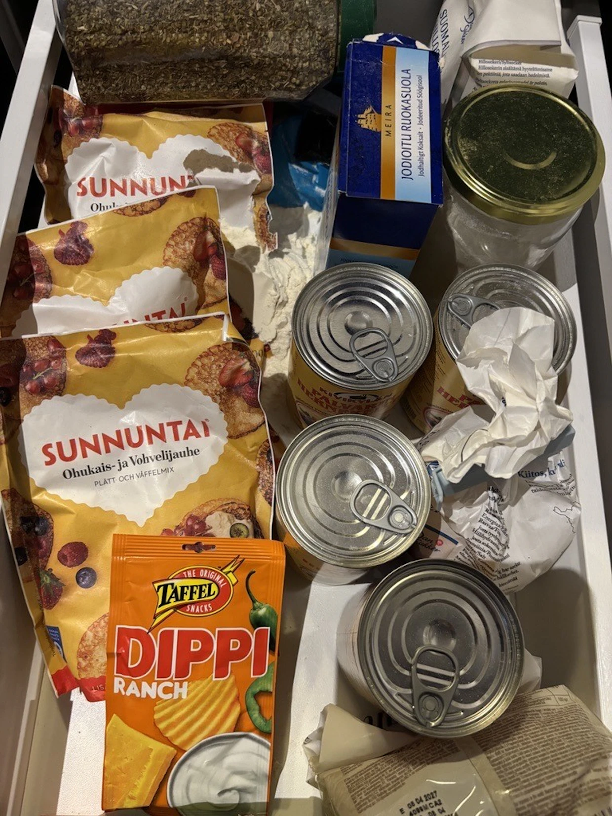 Myös elintarvikkeet kiinnostivat hiiriä.