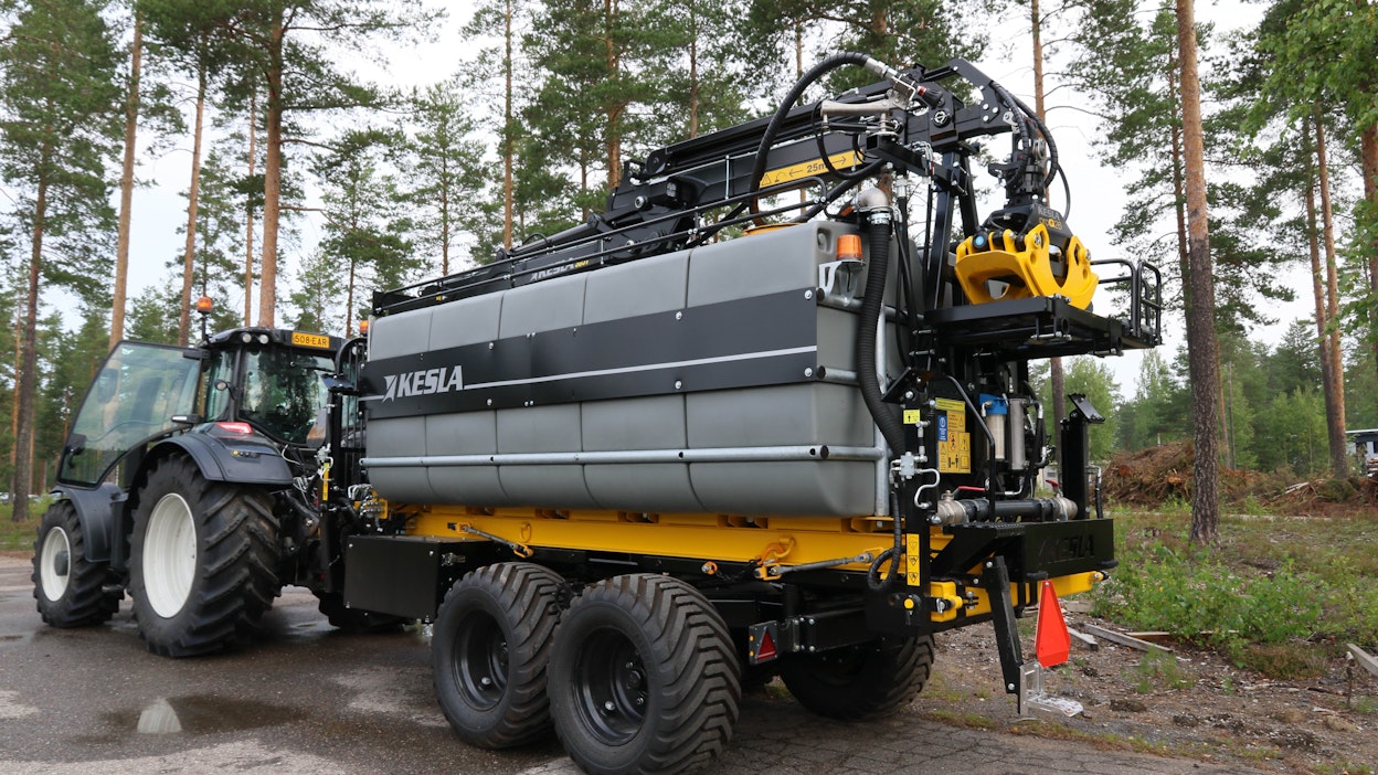 Keslan Kesälahden tehtaiden tuotevalikoima laajenee ulos pelkästä metsäkäytöstä. Siitä esimerkkinä sammutusvaunuvarustus, jota testataan myös kiinteistönhoidon käyttöön varusteltuna.
