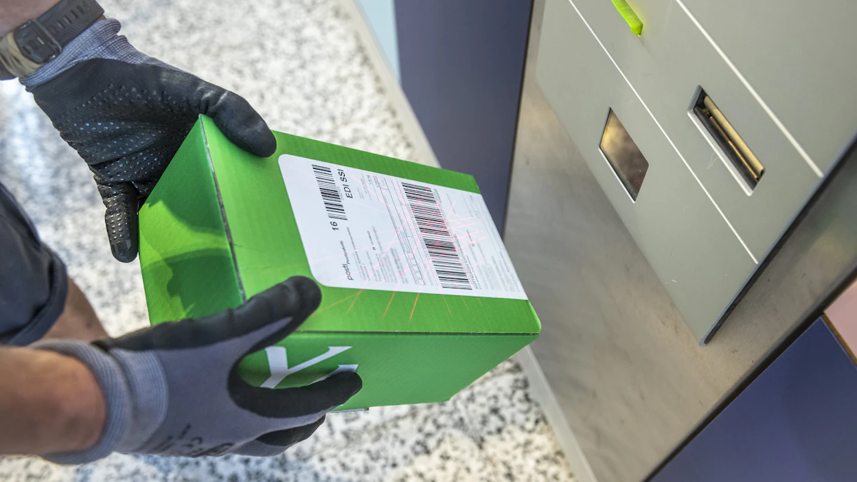 Pakettiautomaateilla käy kuhina, kun kuluttajat tilaavat ja palauttavat verkosta ostamiaan tuotteita.