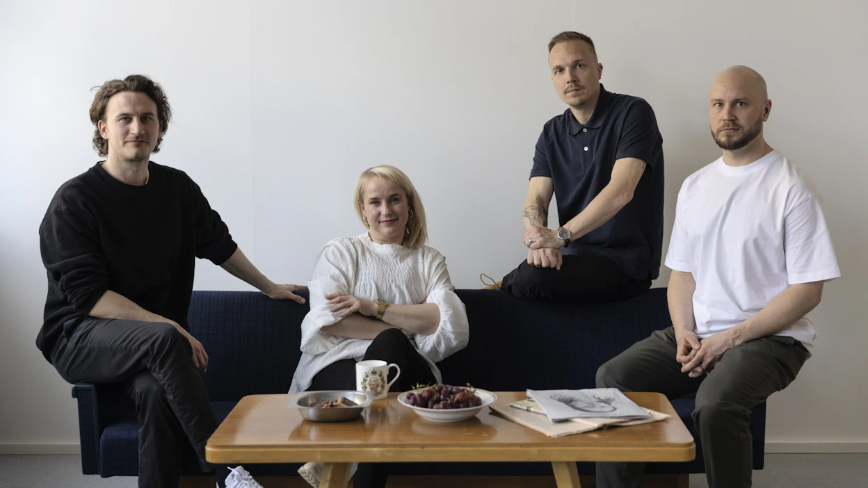 Uuden Jutun perustajatiimi Jussi Sippola (vas.), Tuuli Hongisto, Olli Seuri ja Antti Pikkanen kuvattuna toukokuussa 2024.