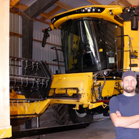 Teijo Kyheröinen ja New Holland CX8.90