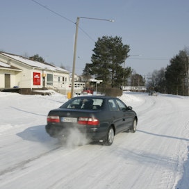 Suurin osa autoilijoista arvioi talviajotaitoaan ennen harvaan asutuille alueille tehtäviä matkoja.