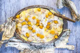 Hävikki vähenee, kun valmistat lakkavanukkaan hiukan kuivahtaneista pullista ja leivistä.