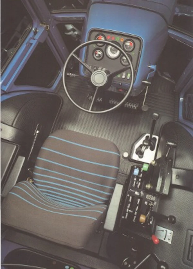 88Ford6410ohjaamo