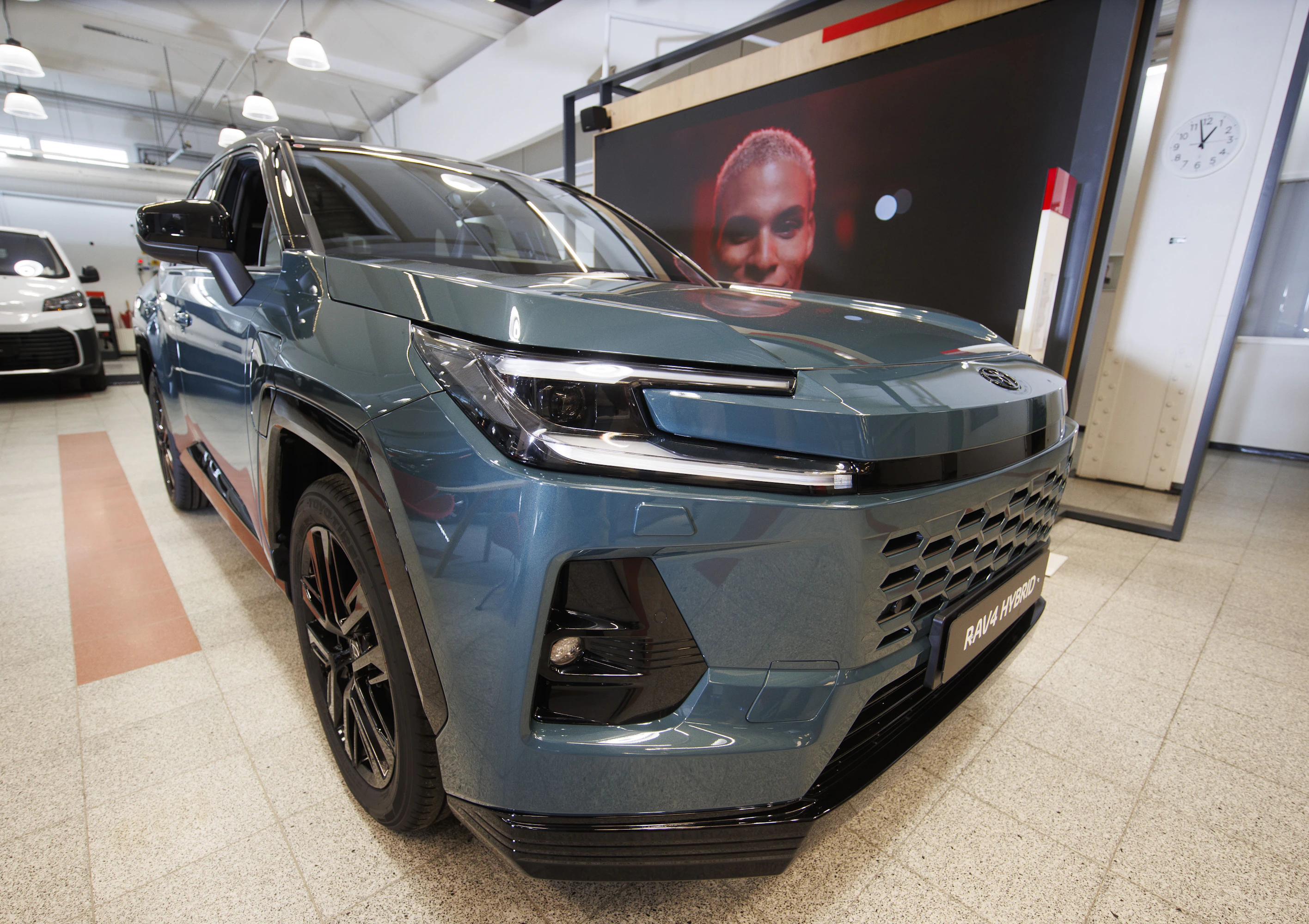 Toyotan uudet katumaasturimallit ovat automaailman trendin mukaan todella kookkaita.