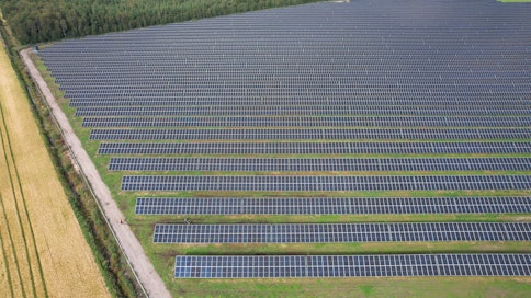 Solarigo Systemsin Kalajoen aurinkovoimala kuvattuna vuonna 2023.