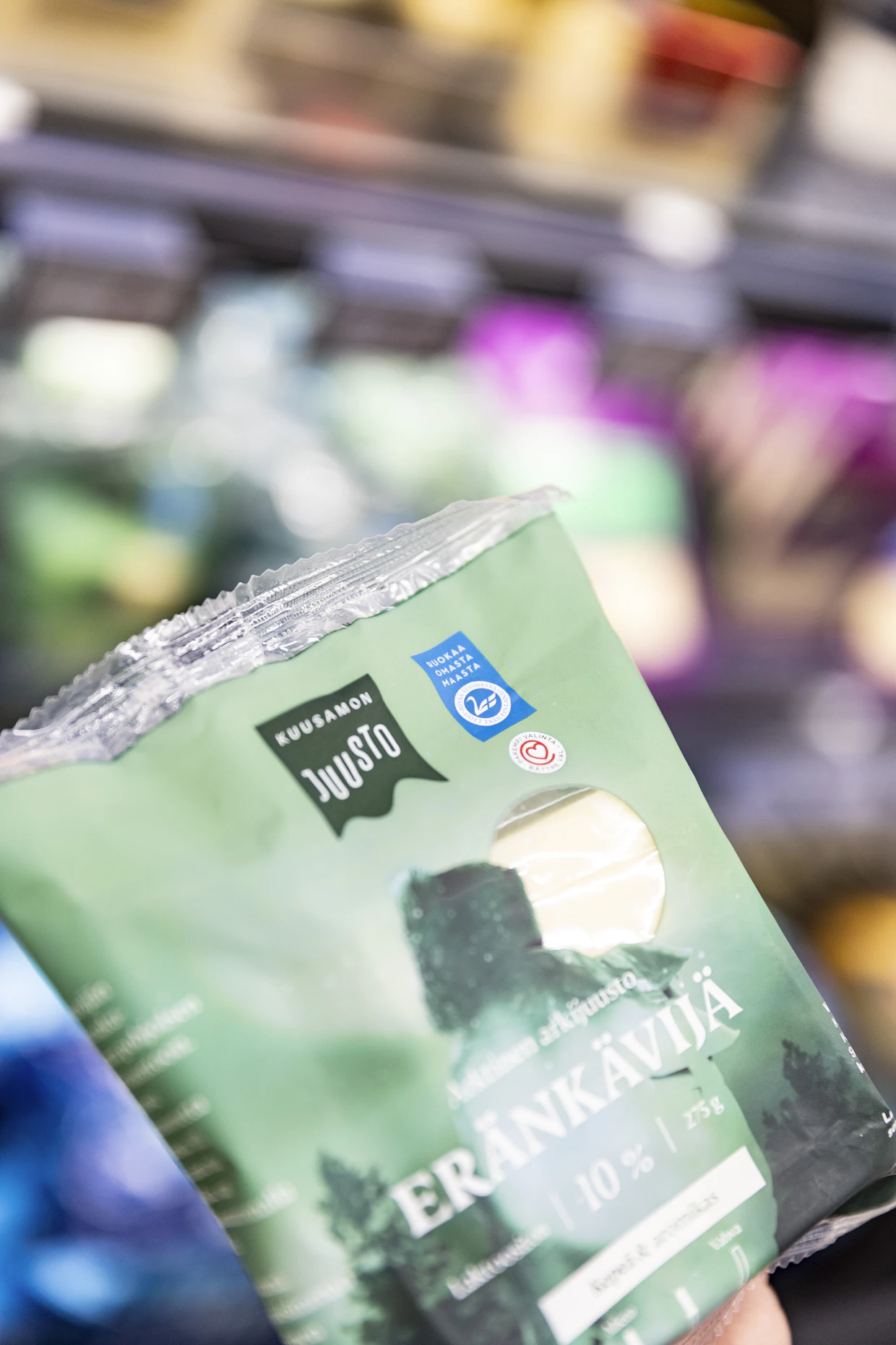 Joutsenlippu ja sydänmerkki auttavat löytämään kotimaisia ja terveellisiä vaihtoehtoja kaupassa.