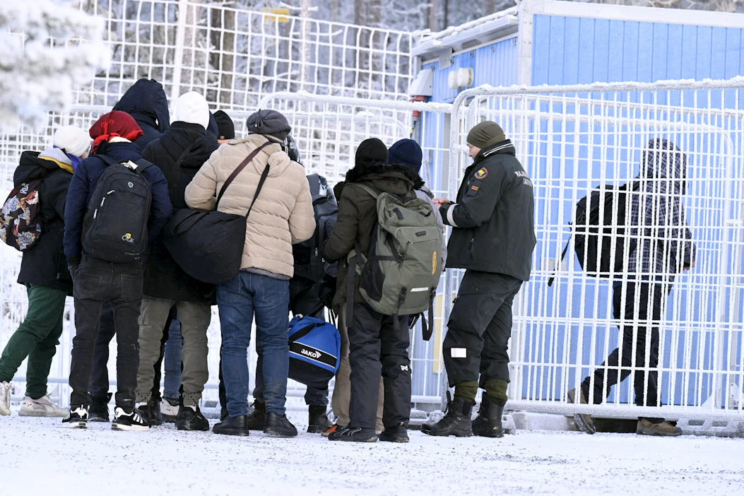 Valtioneuvoston päätöksen mukaan kansainvälisen suojelun hakeminen on keskitetty itärajalla Vartiuksen ja Sallan rajanylityspaikoille. Kuva Lapin Sallan rajanylityspaikalta keskiviikkona. LEHTIKUVA / Jussi Nukari.