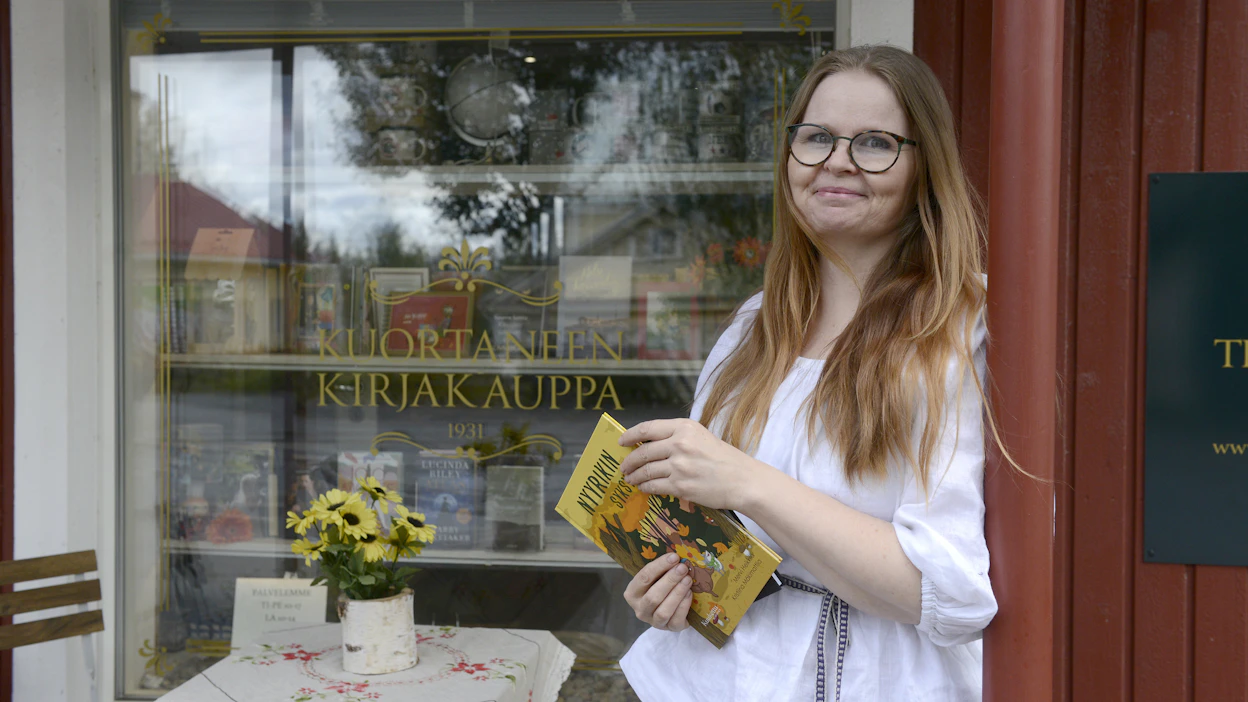 Mervi Heikkilä tykkää ostaa kirjoja lahjaksi läheistensä lapselle. ”Lapset kaipaavat paljon muutakin kuin ruutuaikaa”, Heikkilä sanoo.