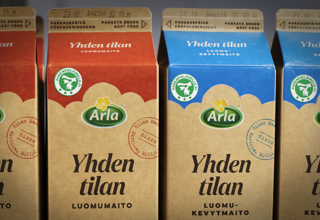 Arla pystyi vuonna 2022 nostamaan maidosta tuottajille maksettavaa hintaa ja otti merkittäviä askelia kestävän kehityksen tavoitteissaan vähentämällä luokkien 1, 2 ja 3 päästöjä.