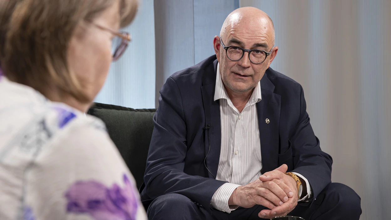 ”Jos ennallistamisasetus toteutetaan pahimman skenaarion mukaan, vaarassa on yli 20 000 ihmisen työpaikat”, varoittaa Mikko Tiirola.