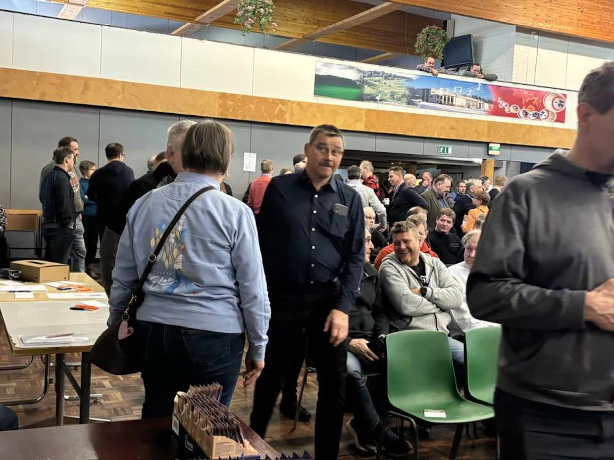 Väkeä virtaa tälläkin kertaa Teeriharjulle hyvää tahtia.