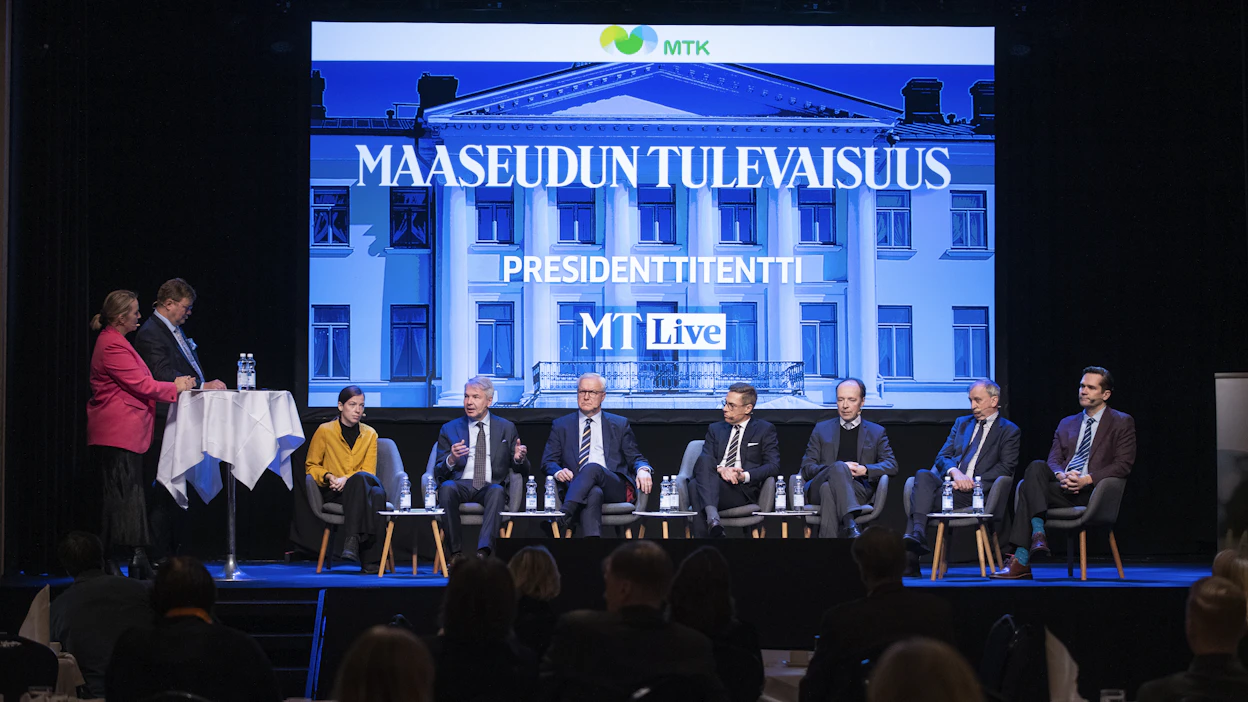 Paneeliin osallistuivat presidenttiehdokkaat <strong id="strong-469792eb662a3adab8f057be5f564326">Mika Aaltola</strong>, <strong id="strong-c85d9a739689b4011c4af91b5d0314be">Li Andersson</strong> (vas.), <strong id="strong-bfaf4a9420345ac23285ee1723fad39e">Pekka Haavisto </strong>(vihr.), <strong id="strong-46ffde5835a791923b659bf23bee4bdb">Harry Harkimo </strong>(Liik.), <strong id="strong-a455d7fc1c9fffa70e20ce7ecfa8d214">Jussi Halla-aho</strong> (ps.), <strong id="strong-244f3fd03b1022889ce5319726436d2d">Olli Rehn </strong>(kesk.) ja <strong id="strong-00c1d22400ede3d6169ec7794fcf2fee">Alexander Stubb</strong> (kok.).