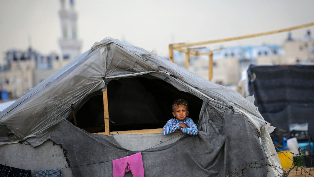 Kotinsa jättäneitä Gazan kaistan asukkaita on paennut muun muassa Rafahissa sijaitsevaan telttaleiriin.