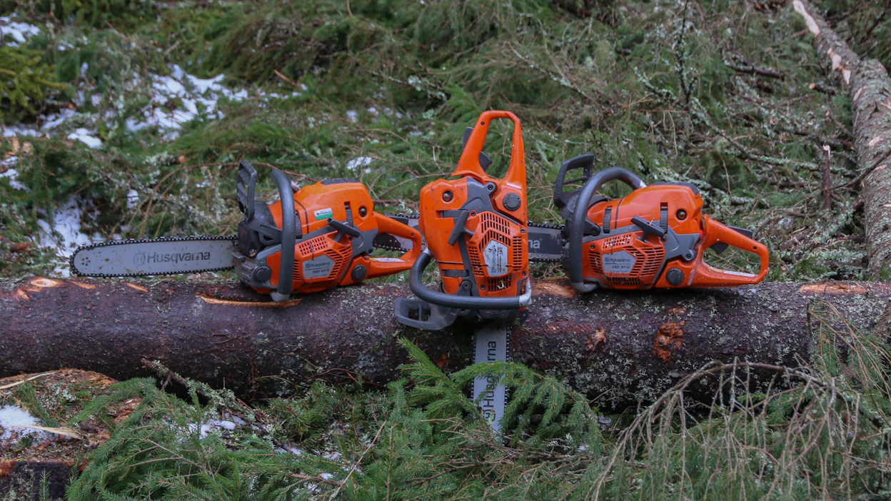 Husqvarnan 60-kuutioisissa sahoissa eri viritysasteen kolmikon muodostavat 555, 560XP ja 562XP.