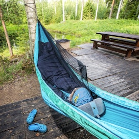 Tutkimusten mukaan yli 50 prosenttia suomalaisista on väsyneitä ja vähintään 20 prosentilla se johtuu univelasta.