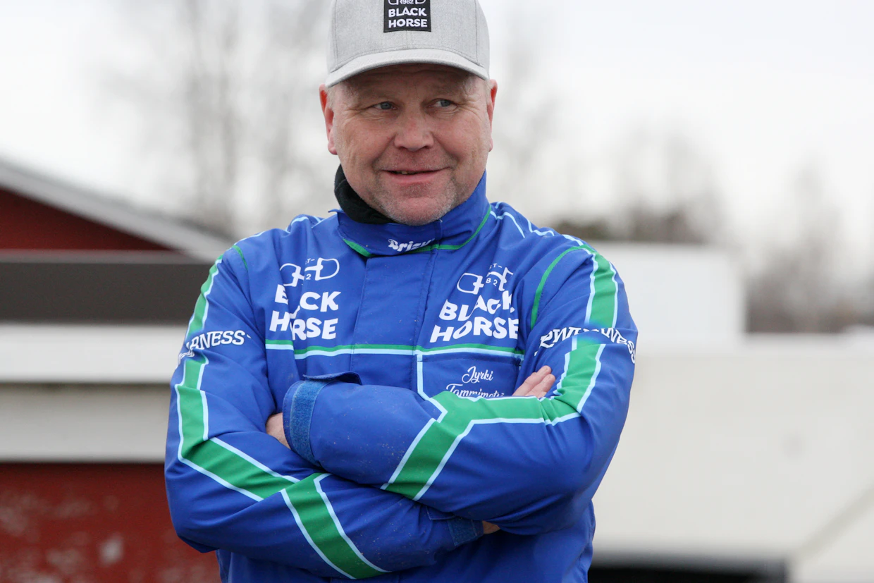 Jyrki Tammimetsälle kova kysyntä varsojen opettamisesta sopii mainiosti.