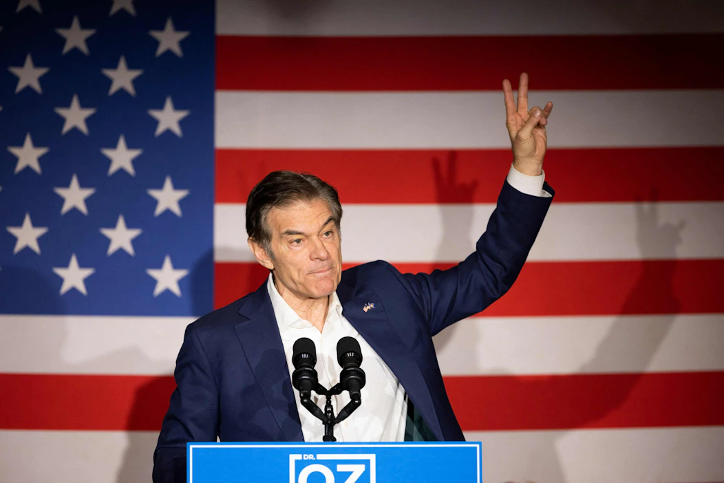 Pennsylvanian senaattoriksi vuonna 2022 pyrkinyt Mehmet Oz tuli tunnetuksi vieraillessaan useita kertoja Oprah Winfreyn ohjelmassa. LEHTIKUVA/AFP.