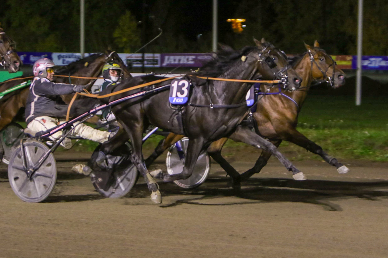 Sisäradan Callela Callmeboss ja Hannu Torvinen antoivat näin tiukan vastuksen Kriteriumin sankarivaljakolle Lil Runner/Antti Teivainen.