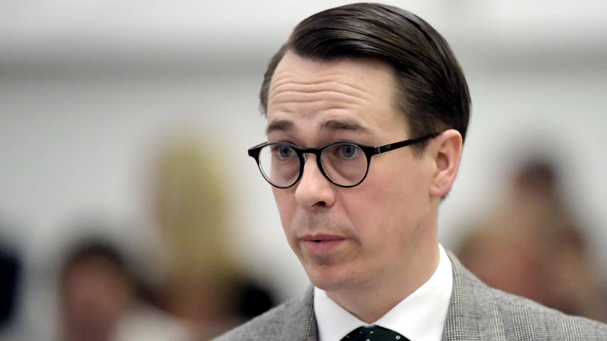 Carl Haglund on toiminut aiemmin muun muassa puolustusministerinä, europarlamentaarikkona ja RKP:n puheenjohtajana.