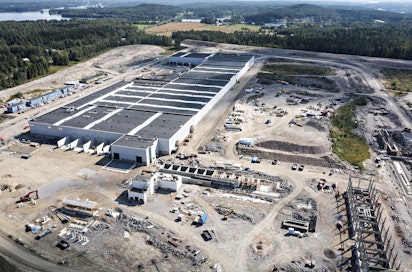 Käytännössä niin sanottua toimihenkilötyötä vaativa osuus työstä on datakeskushankkeissa paljon suurempi kuin perinteisessä rakentamisessa. 