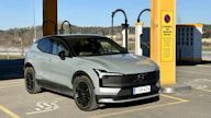 Täyssähköisten autojen osuus on noussut lähes puoleen Suomen ensirekisteröinneistä.