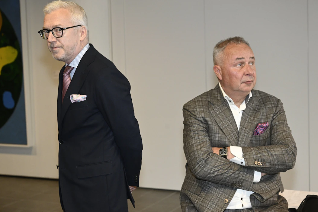 Asianajaja Kai Kotiranta (vas.) ja Polarica Marjahankinnan entinen toimitusjohtaja Jukka Kristo Helsingin käräjäoikeudessa. LEHTIKUVA