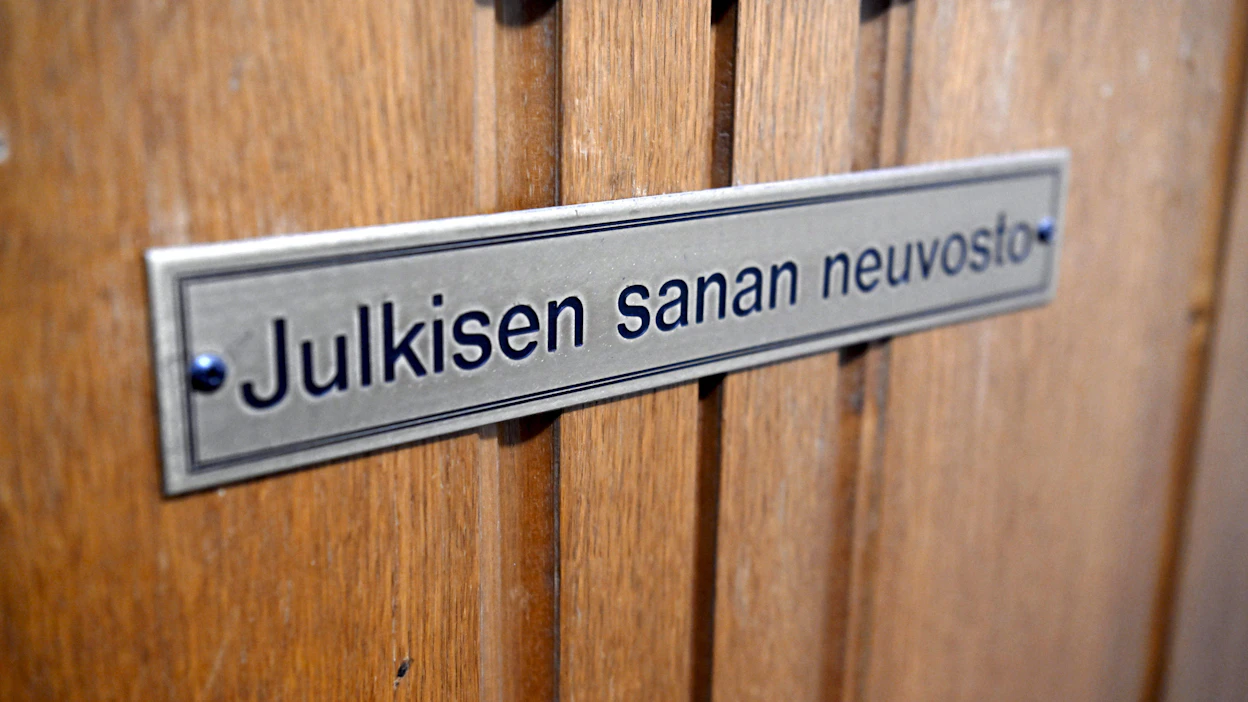 Julkisen sanan neuvoston tehtävänä on arvioida hyvää journalistista tapaa tulkitsemalla Journalistin ohjeita. Tuomioistuin organisaatio ei kuitenkaan ole.