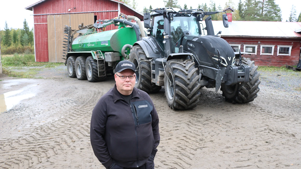 Koneurakoitsija Arto Karvolan konekannasta lähes kaikki ovat kotimaista tuotantoa. ”Jos mahdollista, investoin kalustoa myös pieniltä tuottajilta.”