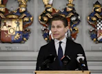 Puolustusministeri Antti Häkkänen puhui maanantaina valtakunnallisen maanpuolustuskurssin avajaisissa Ritarihuoneella Helsingissä. LEHTIKUVA / Markku Ulander.