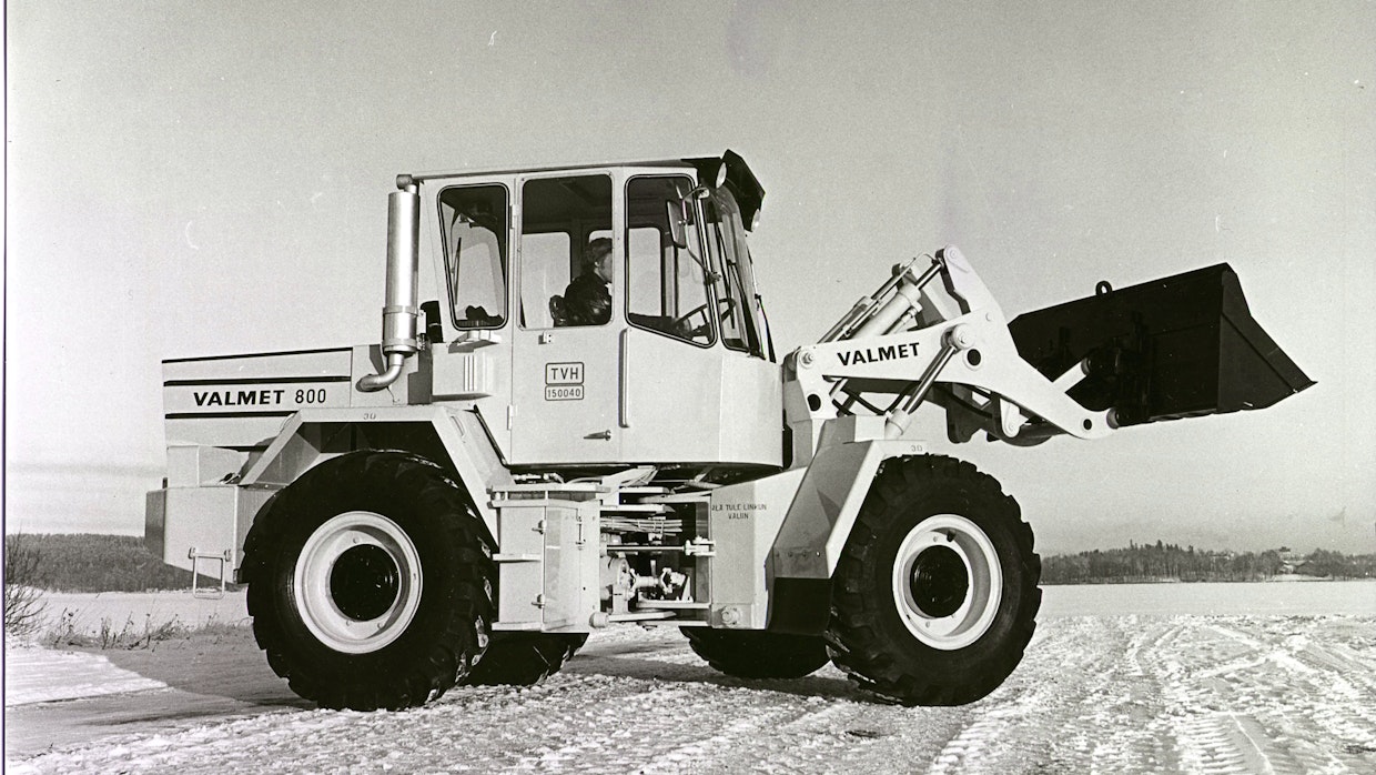 Valmet 800 oli suunniteltu yhteistyössä tärkeimmän tilaajan eli TVH:n kanssa. Kone poikkesi suuremmasta Valmet 1200 B -mallista moottorin ja muun tekniikan osalta. Myös ohjaamo oli täysin erilainen suurempaan malliin verrattuna. Koneen työpaino oli noin 8,8 tonnia ja siirokyky 2 600 kg (50 % kaatokuormasta).