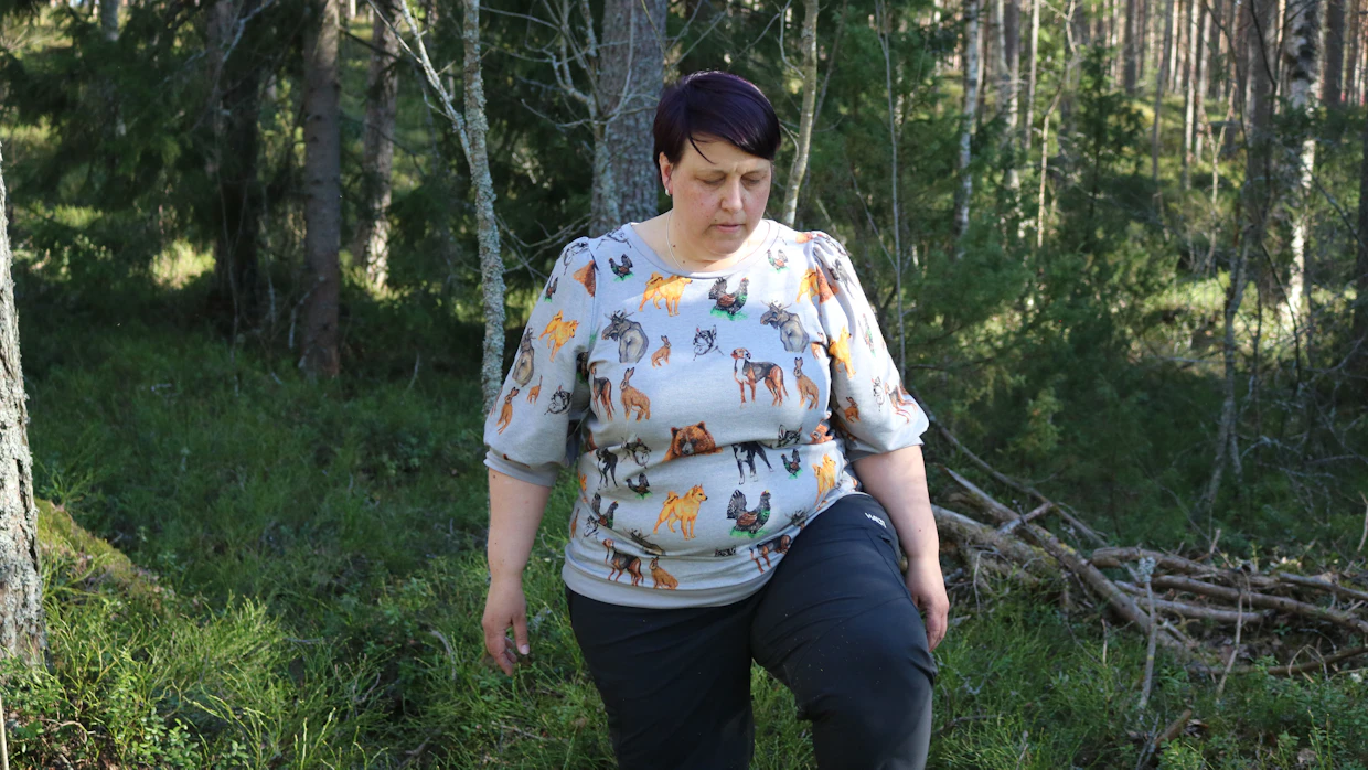 Metsänomistajana Tiina Somero osallistuu myös metsänhoitotöihin. ”Välillä riittää, että metsässä tekee vain tarkastuskierroksen.”