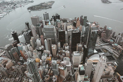 Billionsin tapahtumat sijoittuvat New Yorkiin.
