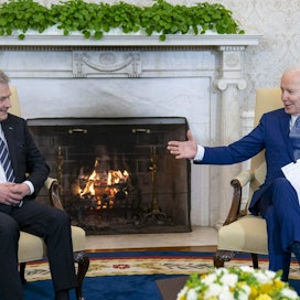 Presidentti Joe Bidenin (vas.) johtamat demokraatit ovat kärsimässä vaalitappion ensi viikon välivaaleissa. Biden on ollut keskeisesti tasoittamassa tietä, kun Suomea on presidentti Sauli Niinistön johdolla viety kohti Nato-jäsenyyttä.