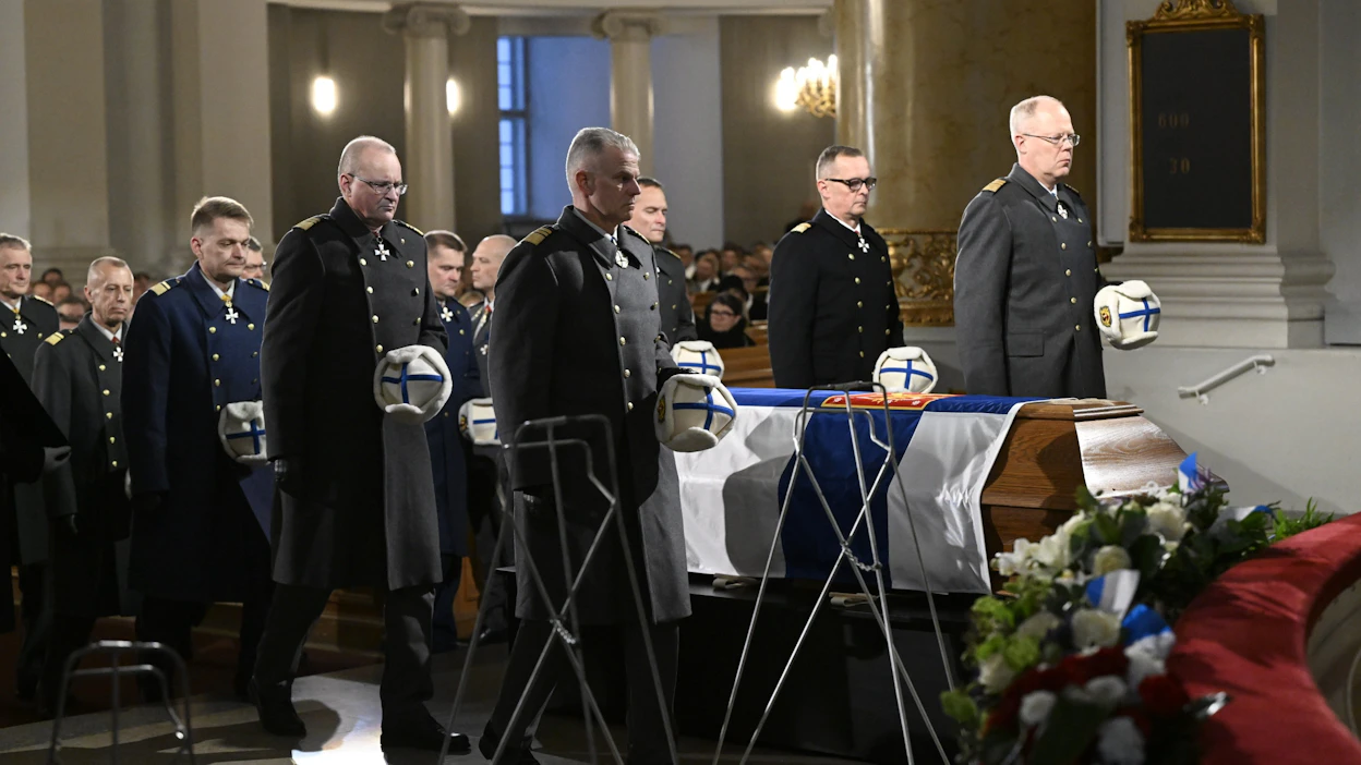 Presidentti Martti Ahtisaaren siunaustilaisuudessa kuoro lauloi "siunaa koko maailmaa". Se oli virrestä 501, eli Kuule isä taivaan pyyntö tää.