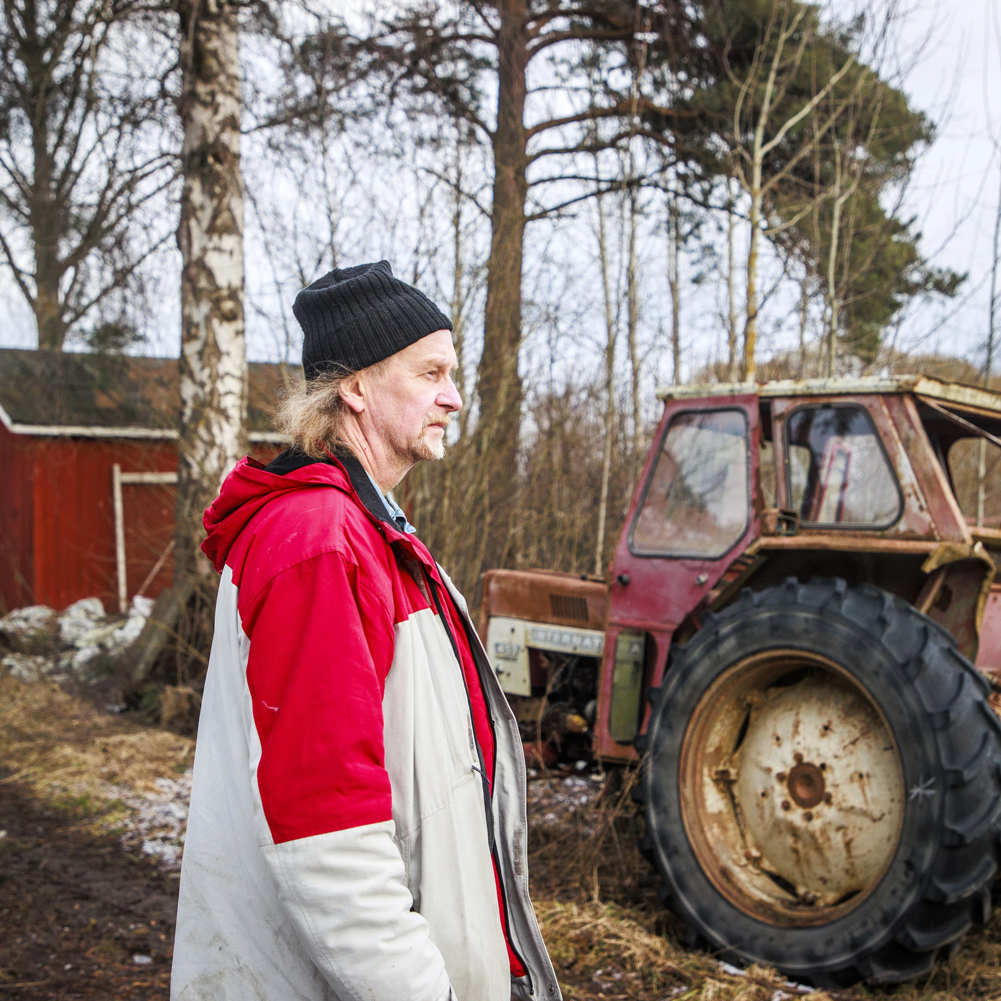 Ari Klemola joutui ilman omaa syytä liikenneonnettomuuteen kuusi vuotta sitten, kun henkilöauto ajoi 80 kilometrin tuntinopeudella hänen taustalla näkyvän traktorinsa perään.