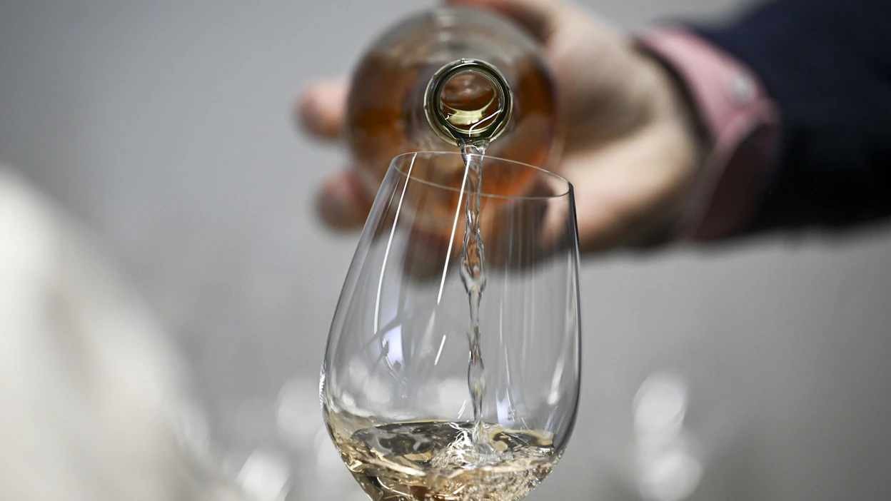 Tutkimuksessa selvitettiin siviilisäädyn ja sen muutosten yhteyttä ikääntyneiden alkoholinkäyttöön.