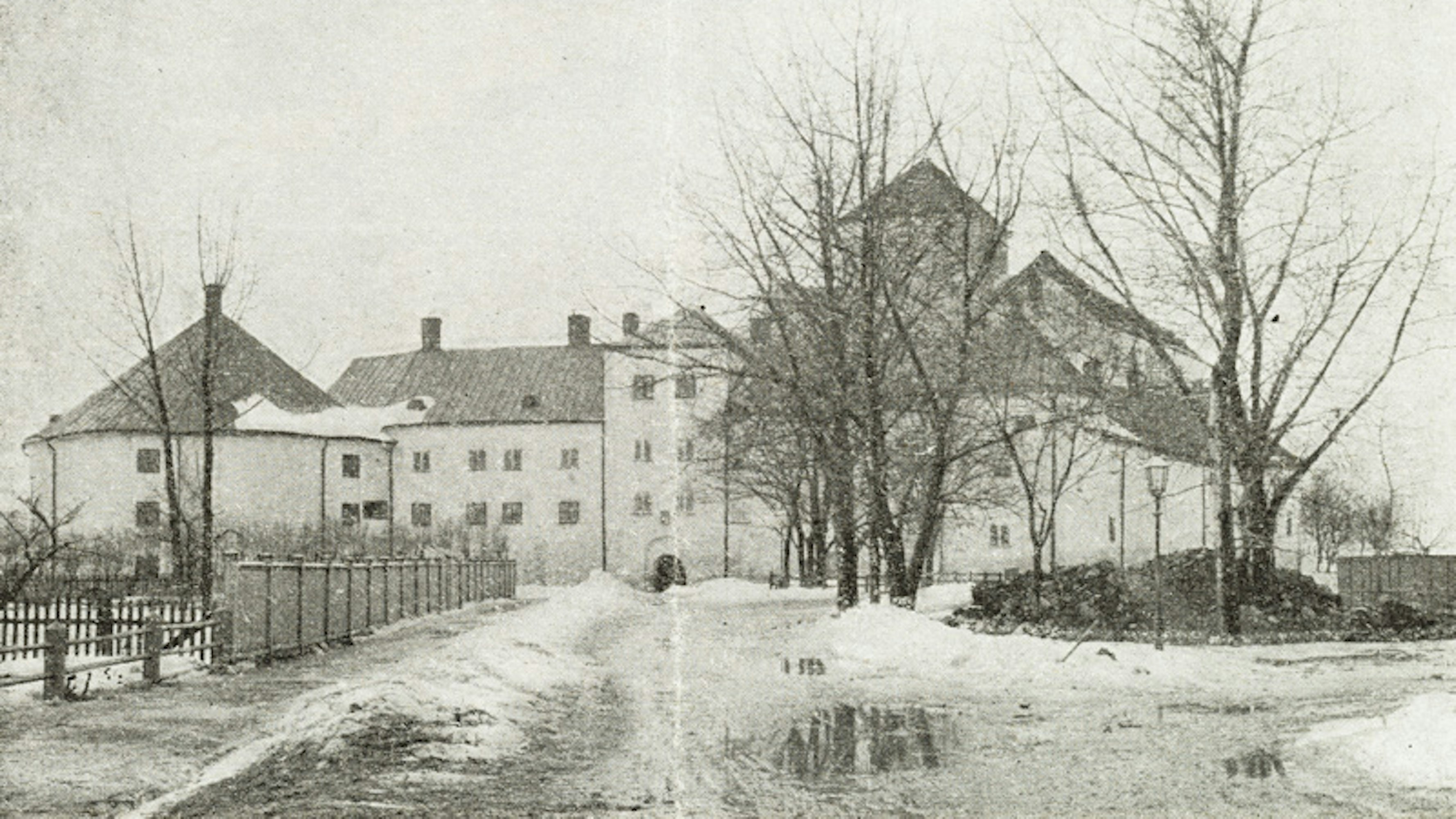 Katujen mukulakivet ovat vaihtuneet asvalttiin, Tuomiokirkko ja Turun linna ovat kestäneet sijoillaan.