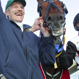 Vuoden 2008 Harper Hanovers -lähdön voitto on yksi kuvassa keskellä olevan Olli Tiaisen mieleenpainuvimmista muistoista Millstone´s Eagerin kanssa.