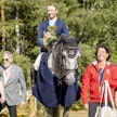 Tuoreet Suomen mestarit Axel Lindberg ja Bonapartis onniteltavina.